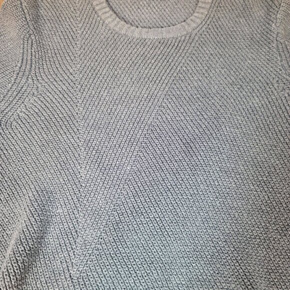 Textured Crewneck Pullover Gray Sweater- L - Picture 8 of 10